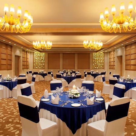 新德里德瓦卡丽笙酒店 餐厅 照片 The Imperial Ball Room