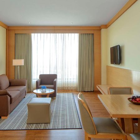新德里德瓦卡丽笙酒店 外观 照片 A living room at the Park