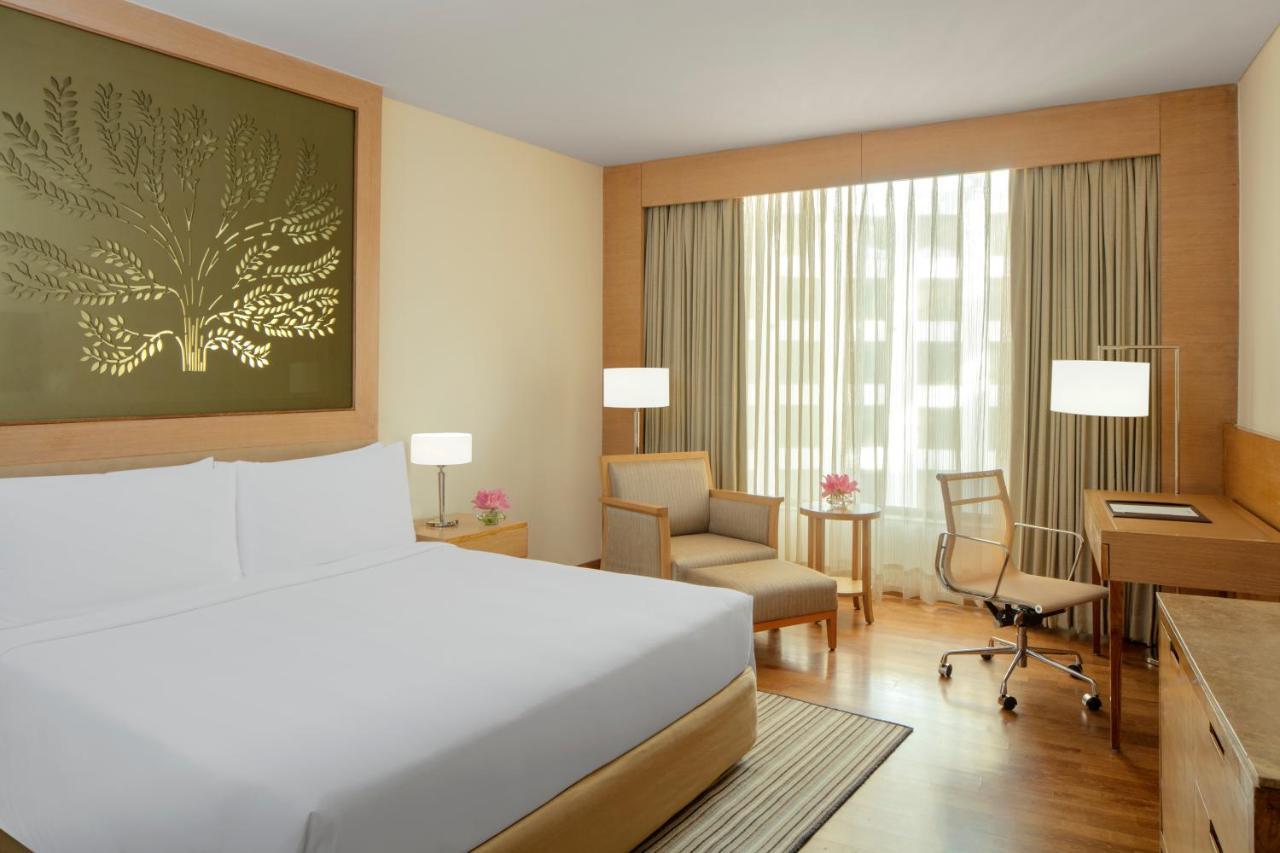 新德里德瓦卡丽笙酒店 外观 照片 A room at the Taj Bengal
