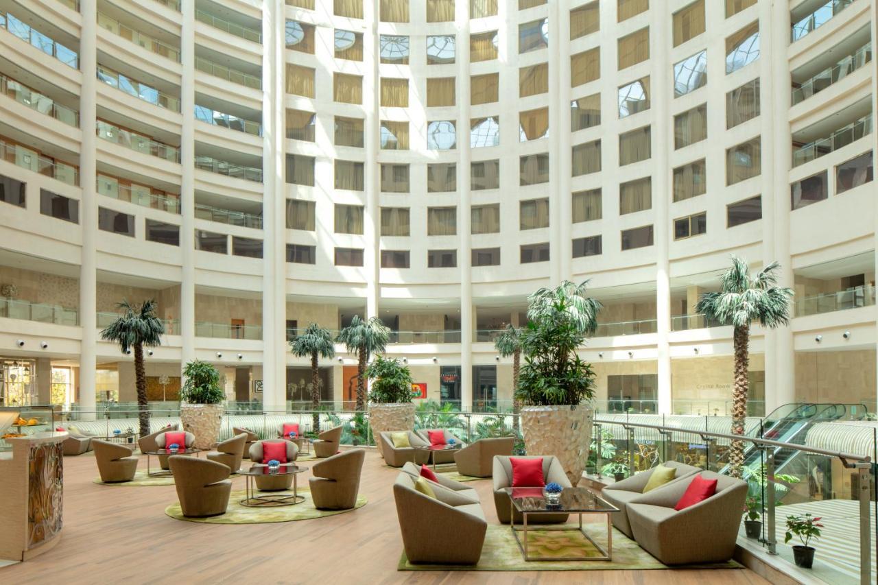新德里德瓦卡丽笙酒店 外观 照片 The lobby of the hotel