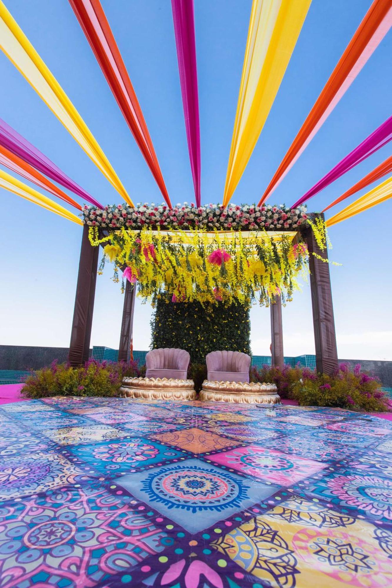 新德里德瓦卡丽笙酒店 外观 照片 Mandap decorated with flowers