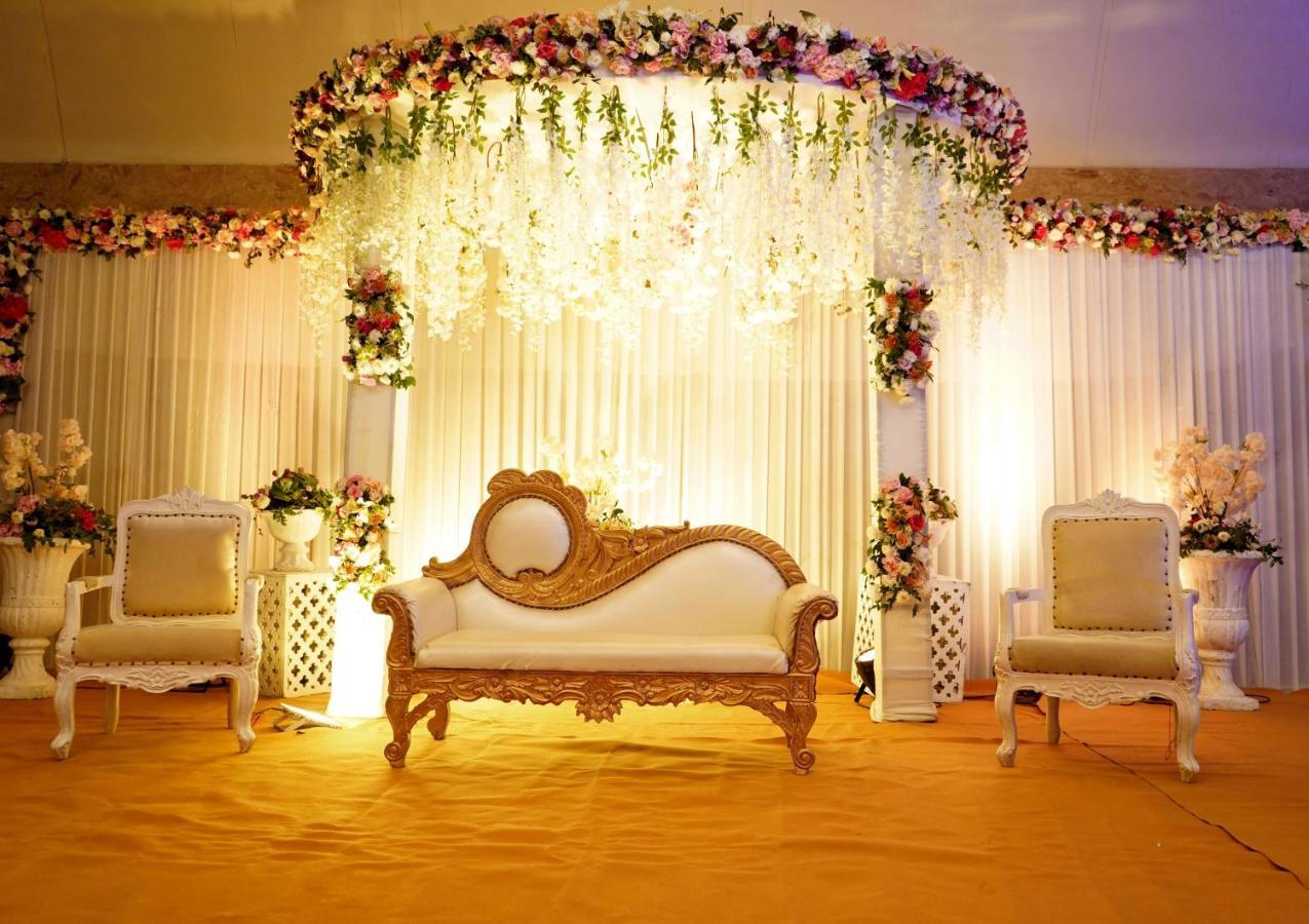 新德里德瓦卡丽笙酒店 外观 照片 A modern Malay wedding reception