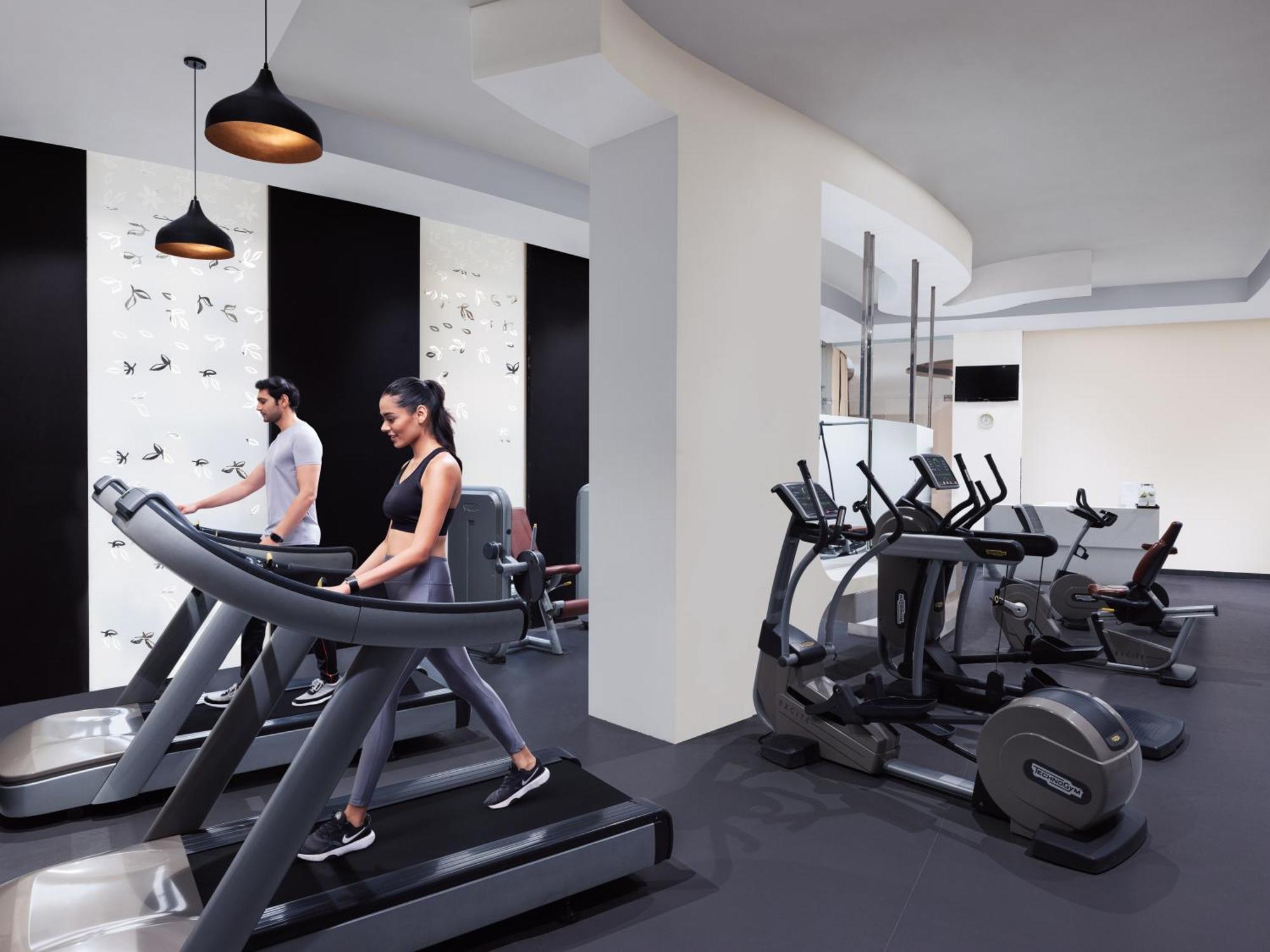 新德里德瓦卡丽笙酒店 外观 照片 The gym at the hotel
