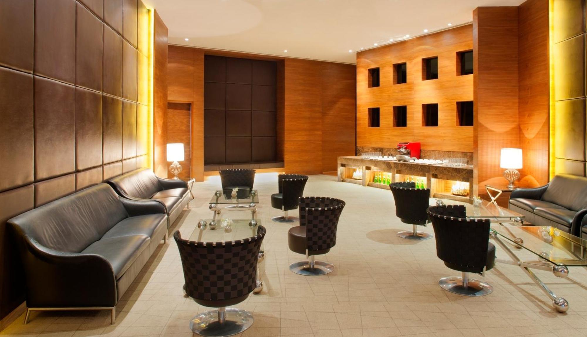 新德里德瓦卡丽笙酒店 外观 照片 The lounge at the airport