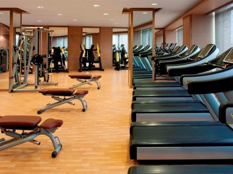 新德里德瓦卡丽笙酒店 外观 照片 A gym at a hotel